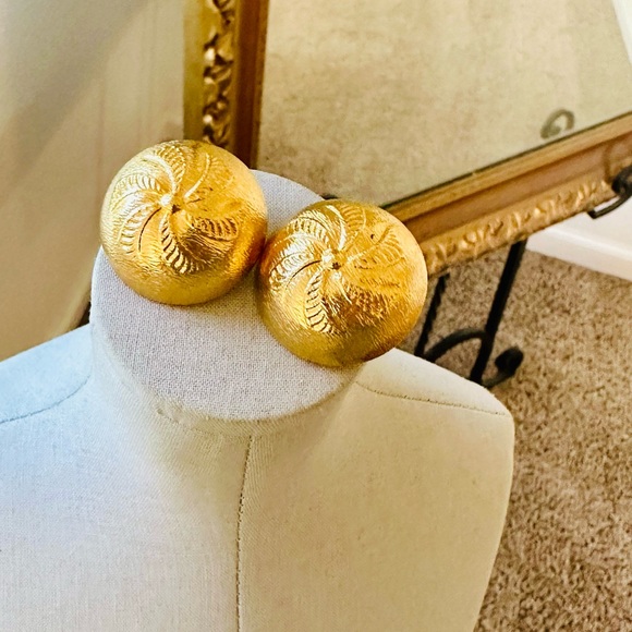 Vintage Modernist Dome Earrings - Picture 4 of 14